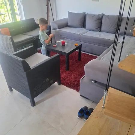 Vikendica Mir Holiday home